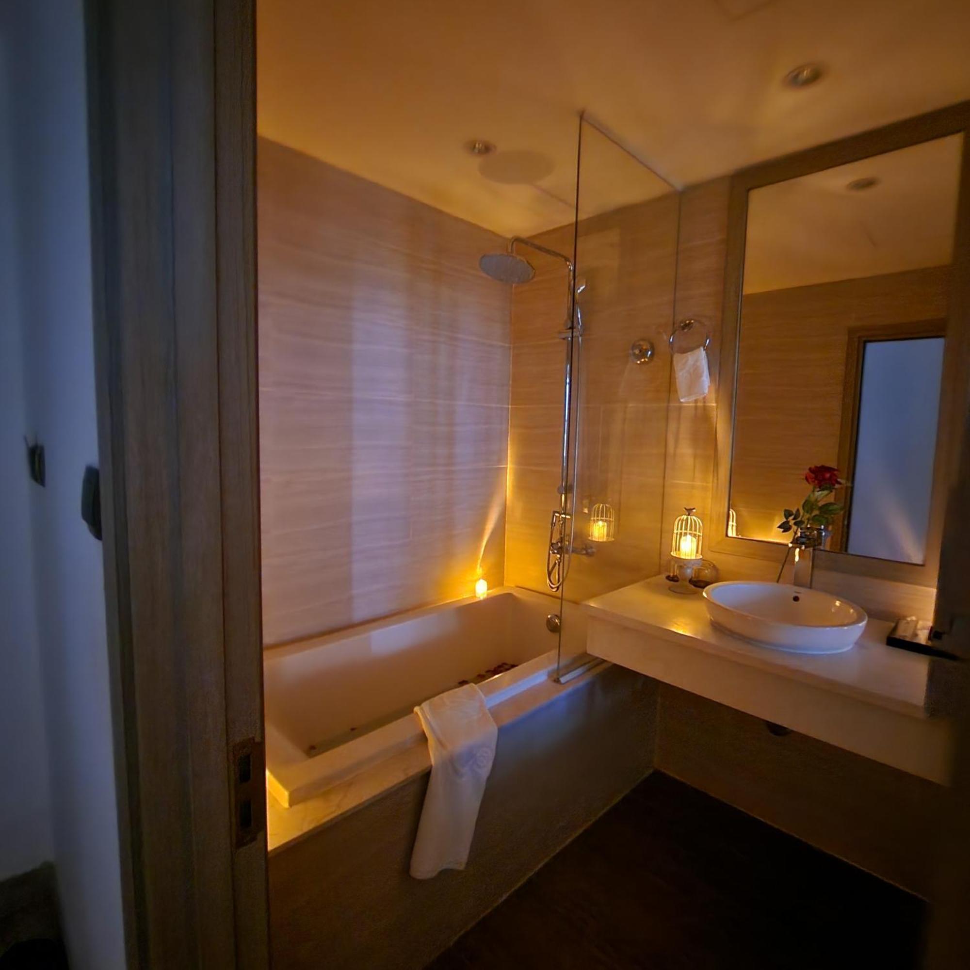 The Mcr Luxury Nha Trang Hotell Exteriör bild