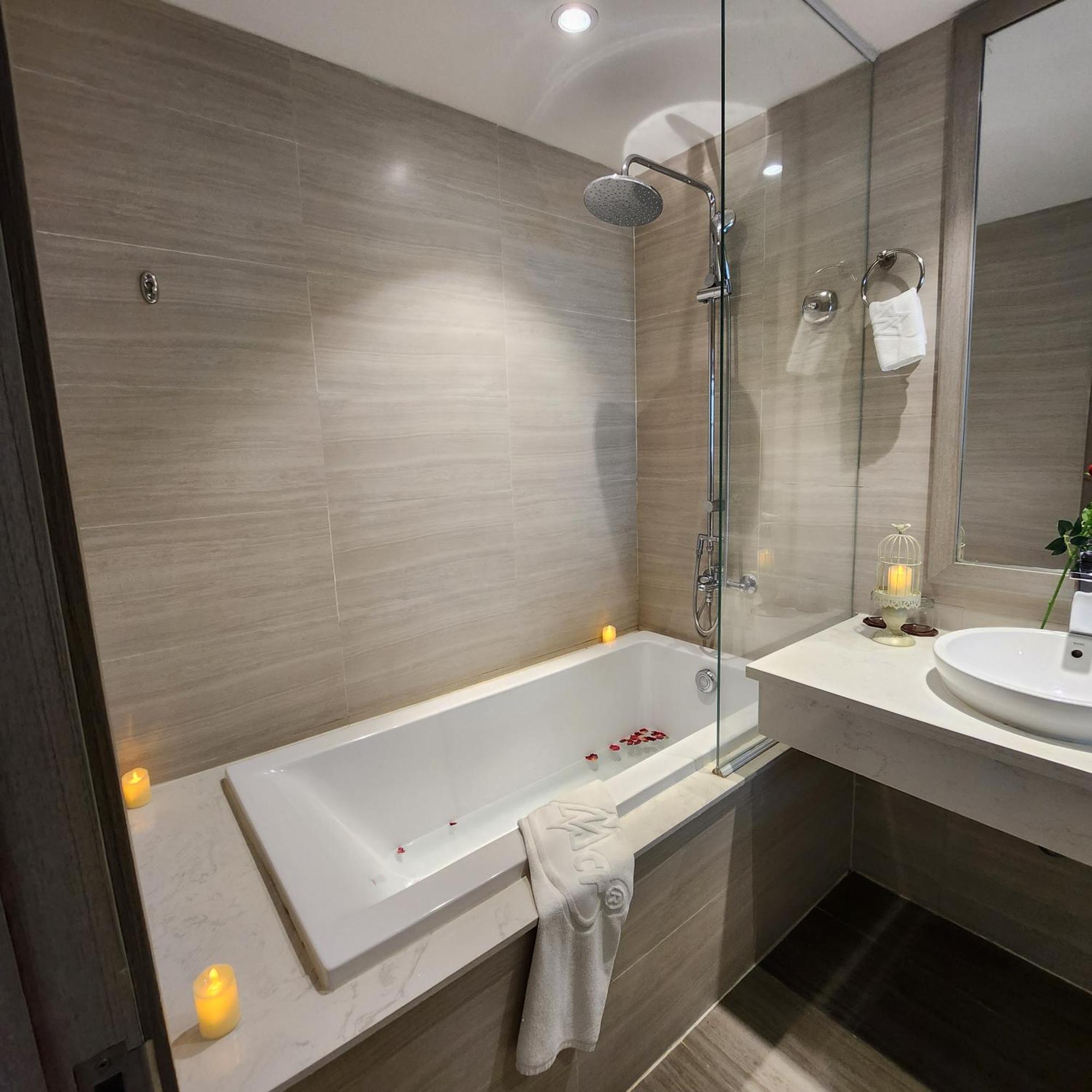The Mcr Luxury Nha Trang Hotell Exteriör bild
