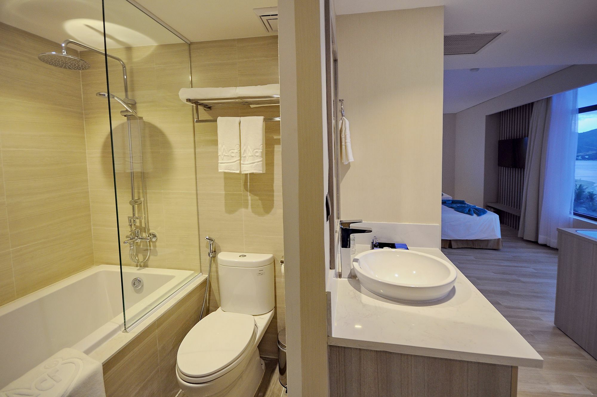 The Mcr Luxury Nha Trang Hotell Exteriör bild